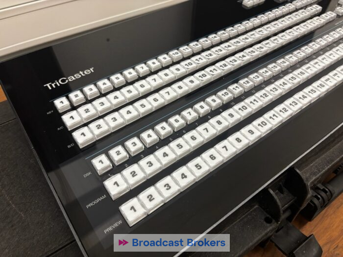 NEWTEK TRICASTER LARGE PANEL 04